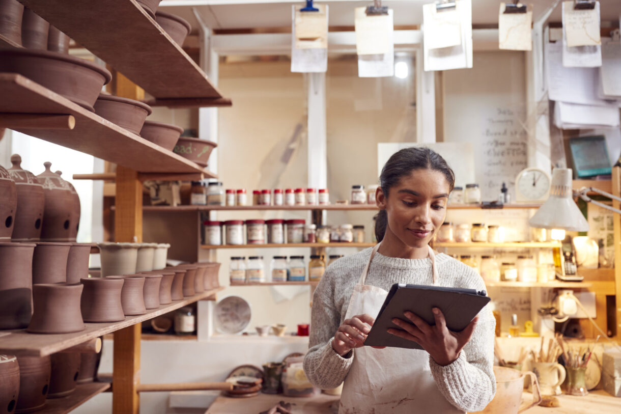 woman using content marketing